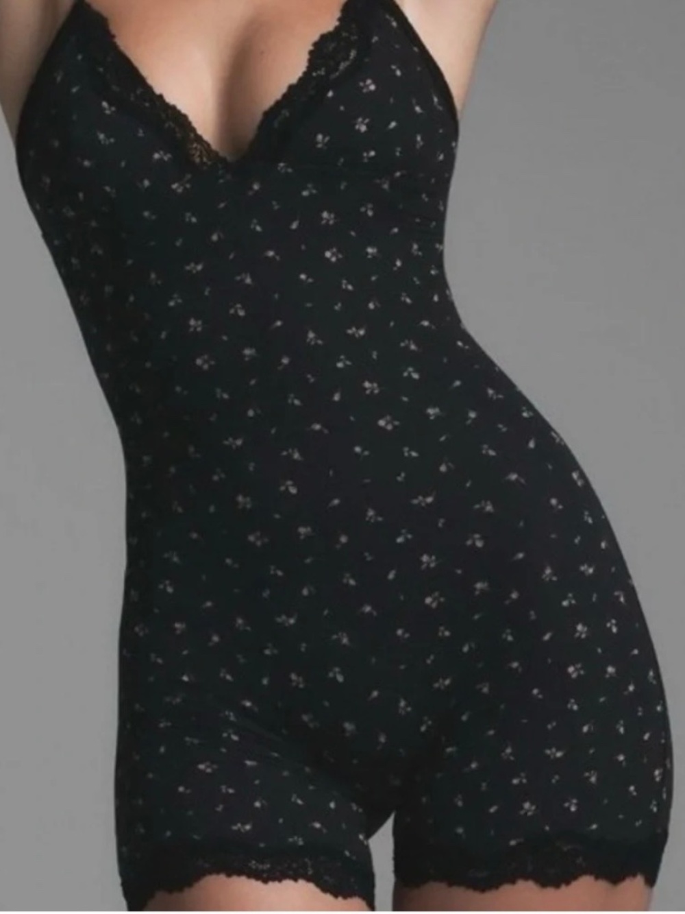 SKIMS fits everybody lace triangle onesie- onyx rosebud print